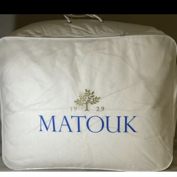 Matouk Chalet Montreux Duck Down All Season Comforter -King Size - Picture 1 of 4
